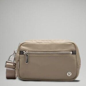 lululemon Everywhere Convertible Crossbody 1.5 L Bag